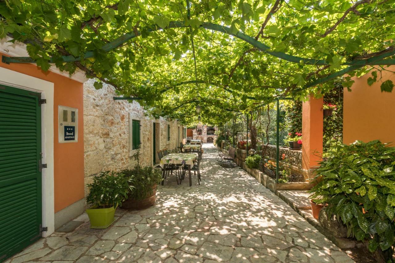 Country House Apartments Pula Exterior photo